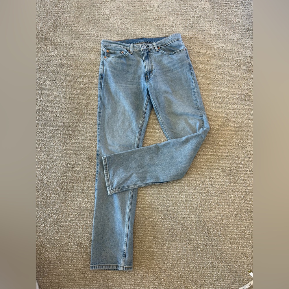 LEVIS Light Washed 511 Jeans in Size 33/32. Great Condition.Have some stretch.